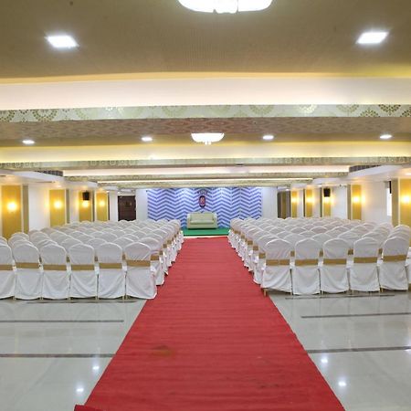 Nova Pride Hotel Haiderabad Buitenkant foto