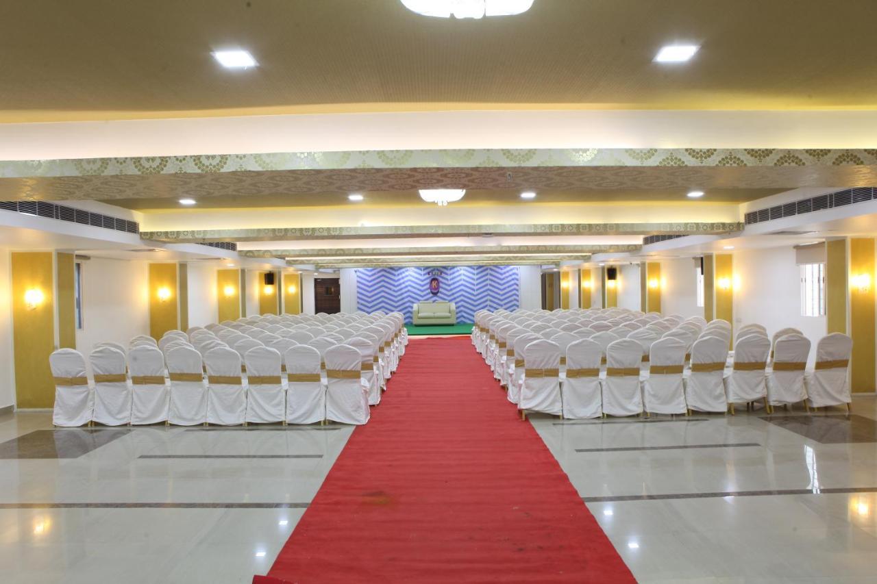 Nova Pride Hotel Haiderabad Buitenkant foto