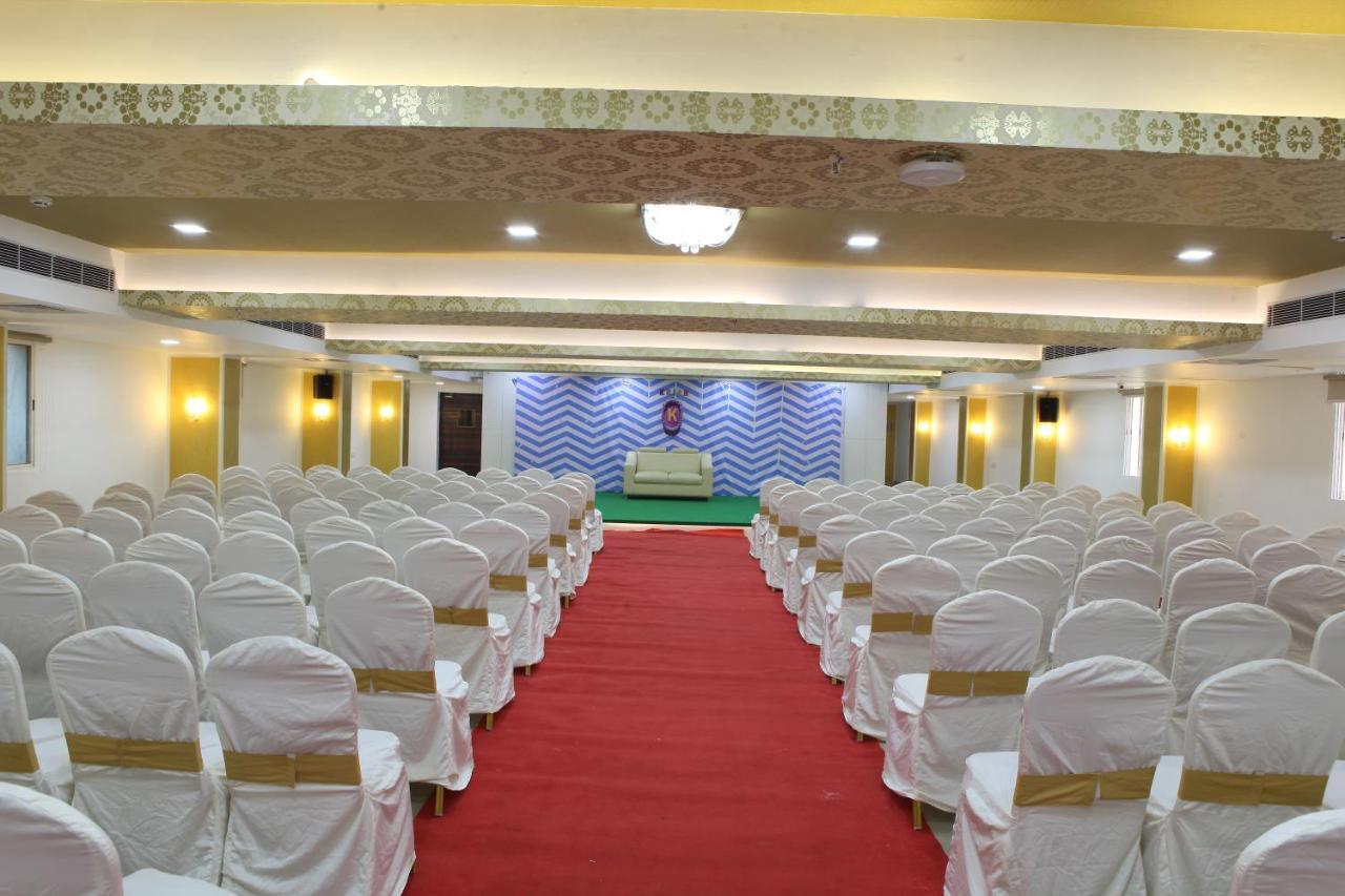 Nova Pride Hotel Haiderabad Buitenkant foto