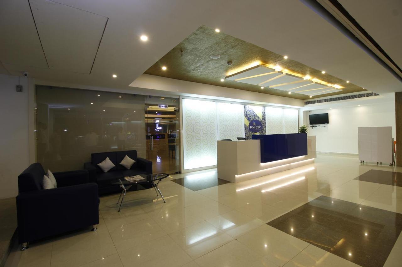 Nova Pride Hotel Haiderabad Buitenkant foto