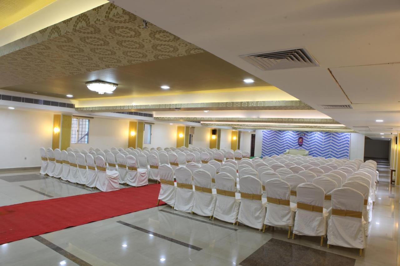 Nova Pride Hotel Haiderabad Buitenkant foto