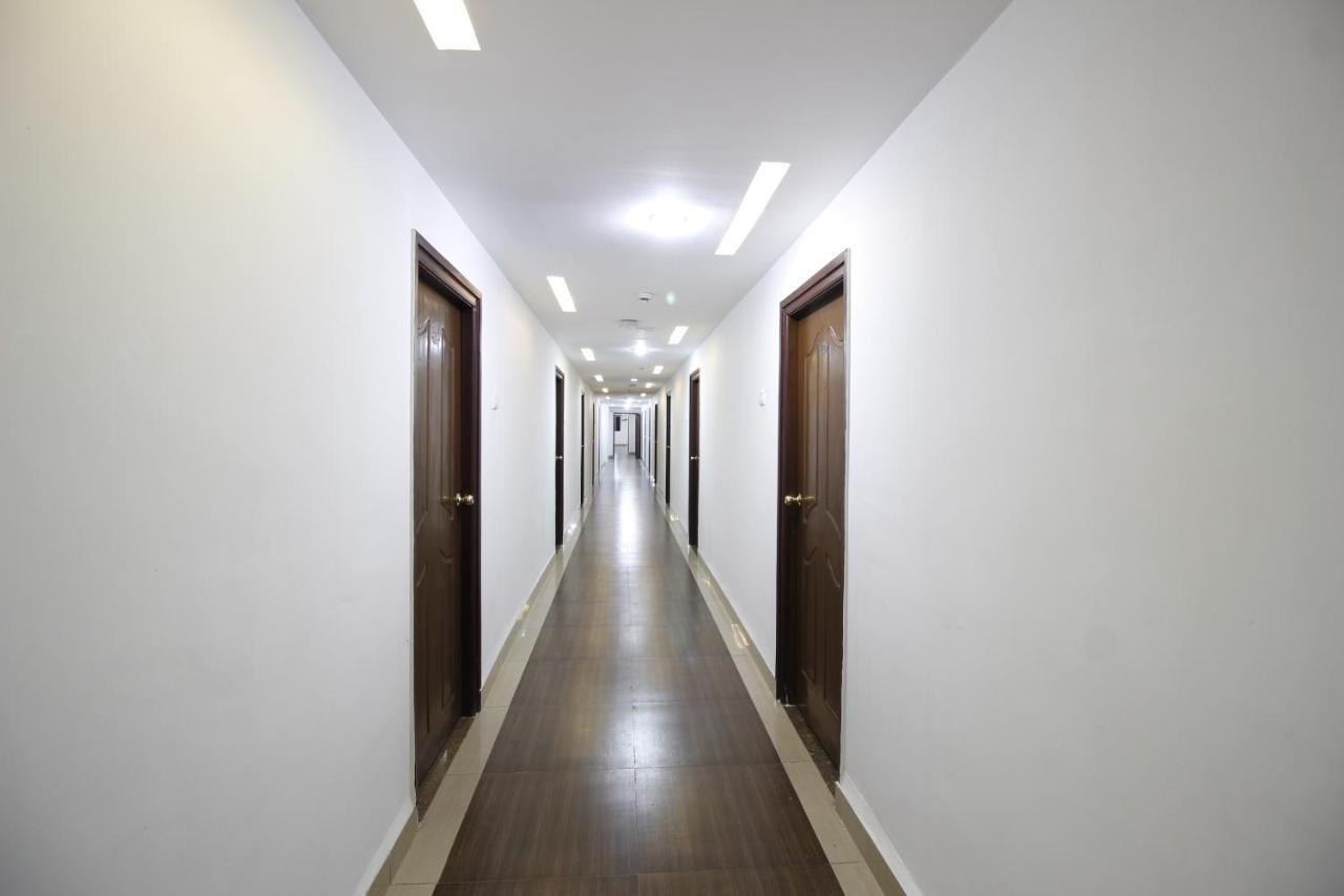 Nova Pride Hotel Haiderabad Buitenkant foto