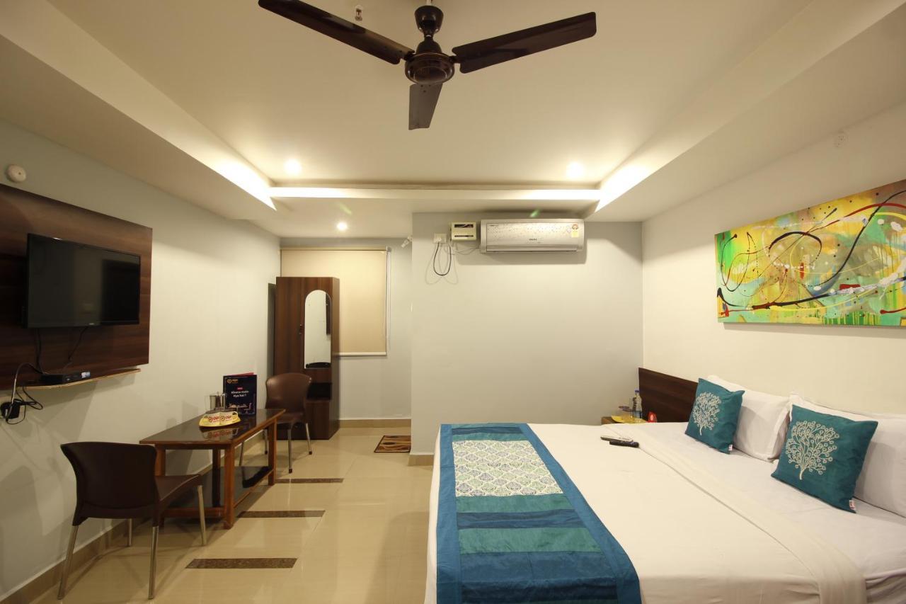 Nova Pride Hotel Haiderabad Buitenkant foto