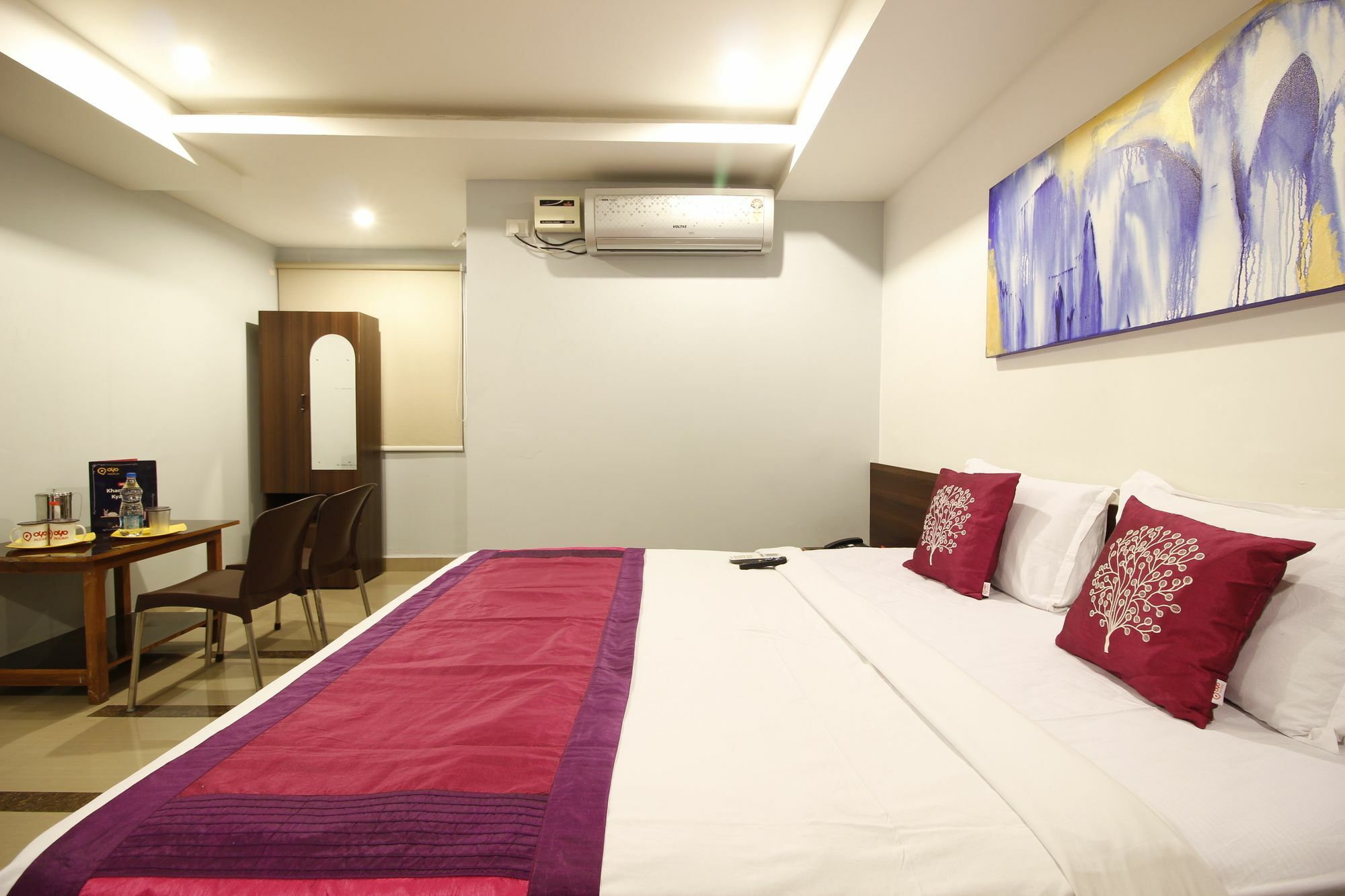 Nova Pride Hotel Haiderabad Buitenkant foto